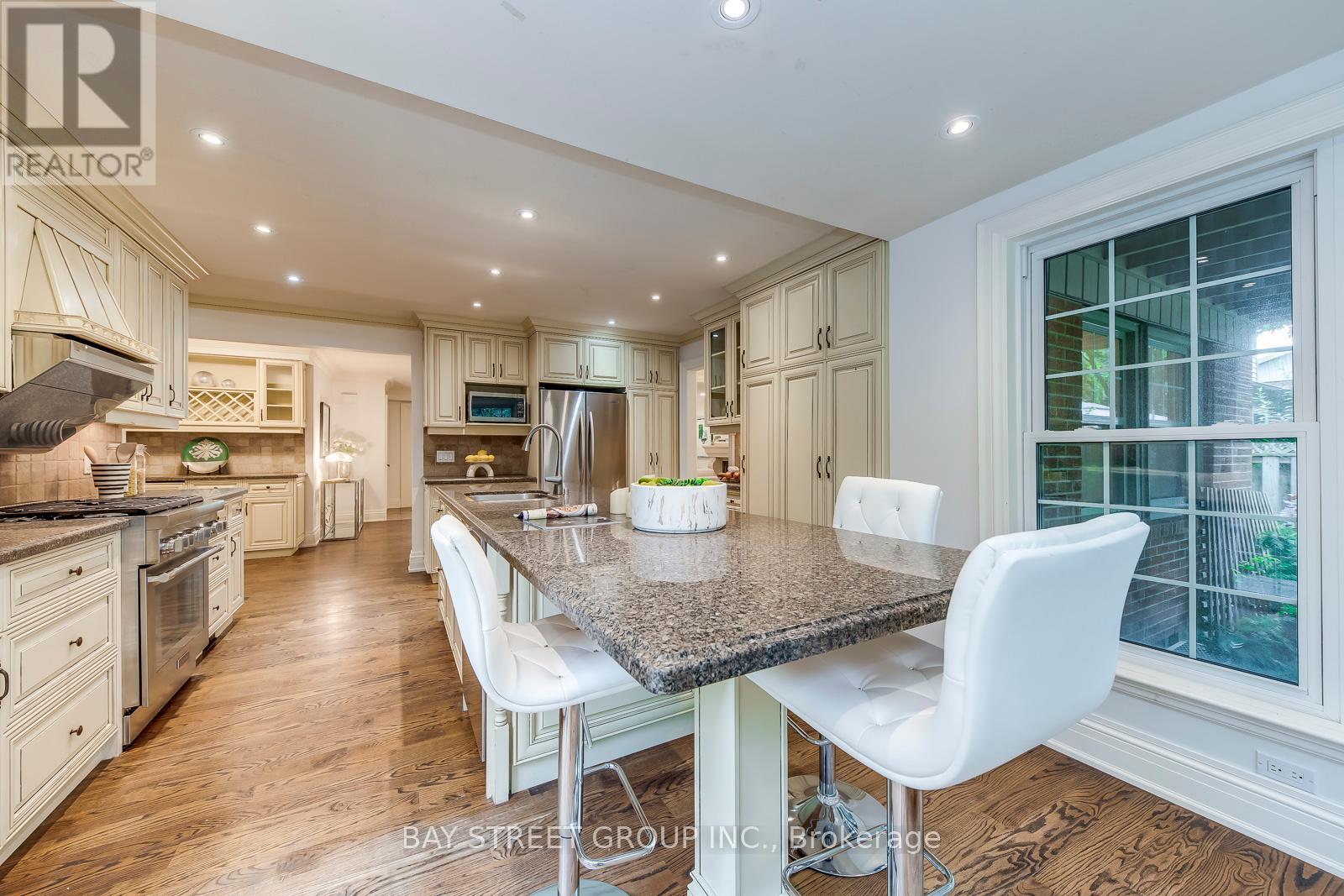 Photo 15 of 246 Beechfield Road, Oakville ON