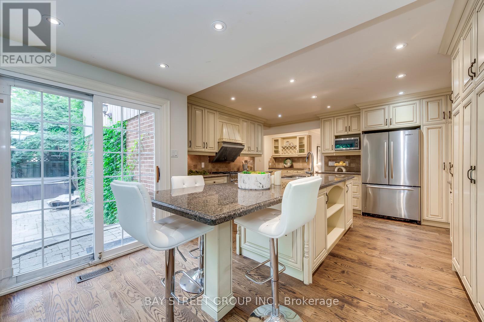 Photo 16 of 246 Beechfield Road, Oakville ON
