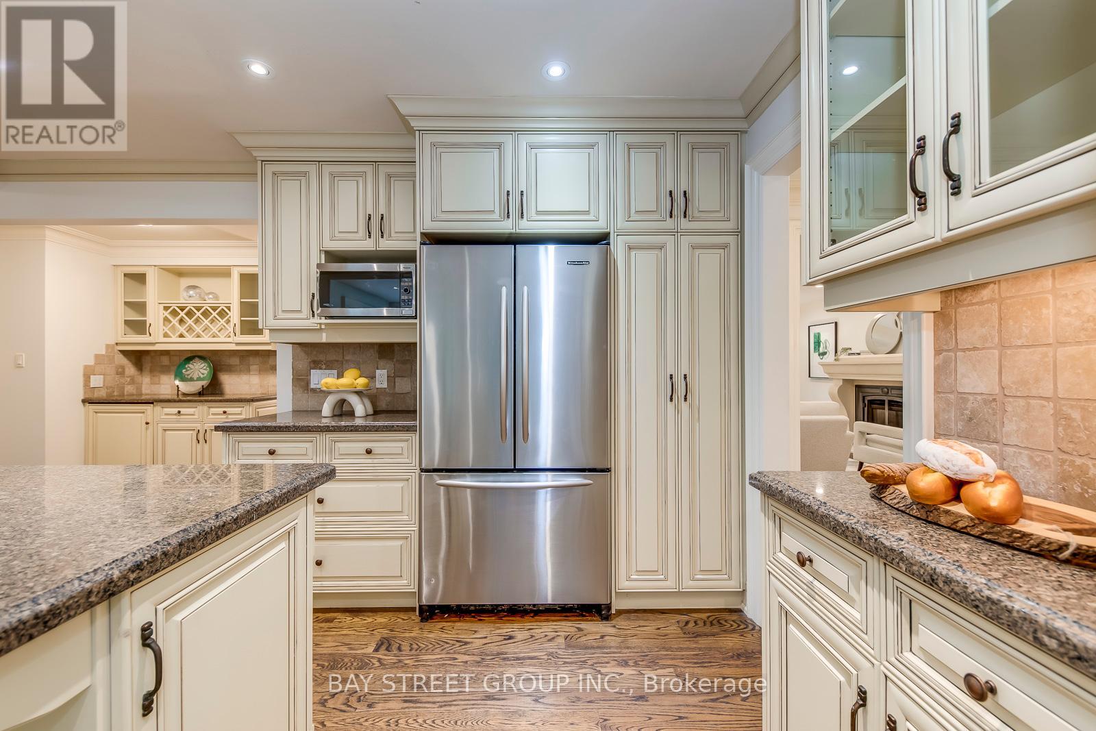 Photo 17 of 246 Beechfield Road, Oakville ON