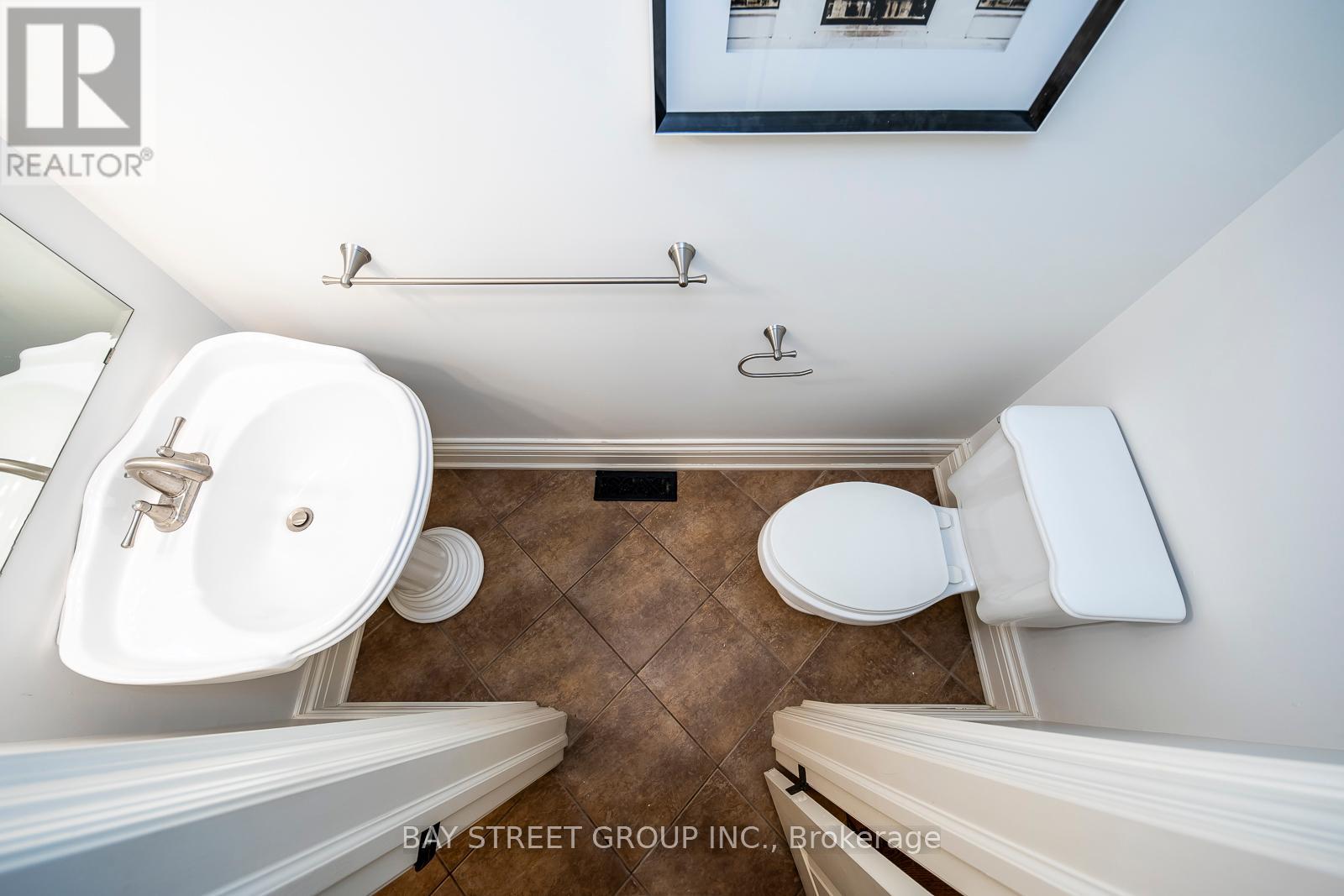 Photo 22 of 246 Beechfield Road, Oakville ON