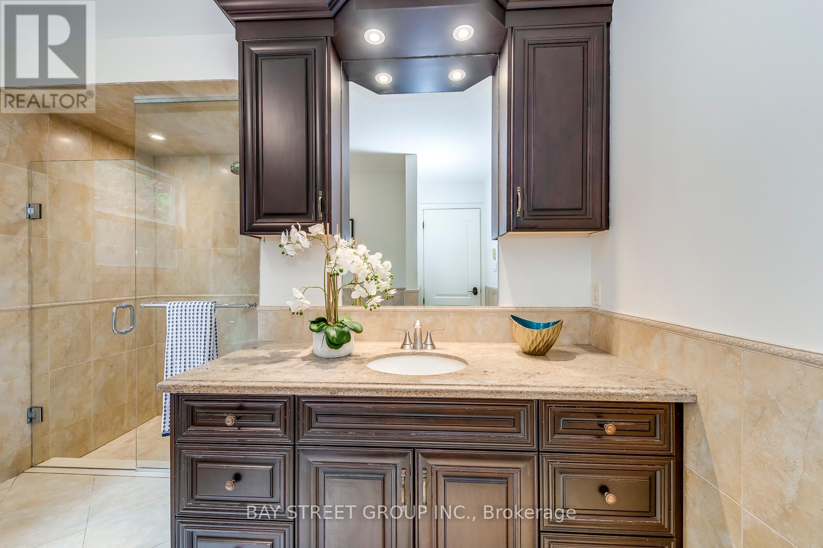 Photo 29 of 246 Beechfield Road, Oakville ON
