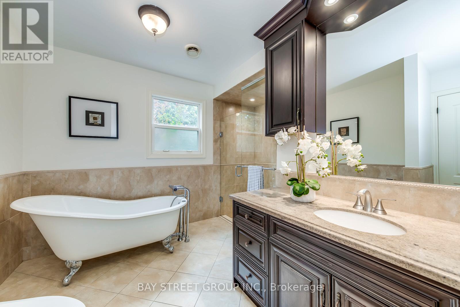 Photo 30 of 246 Beechfield Road, Oakville ON