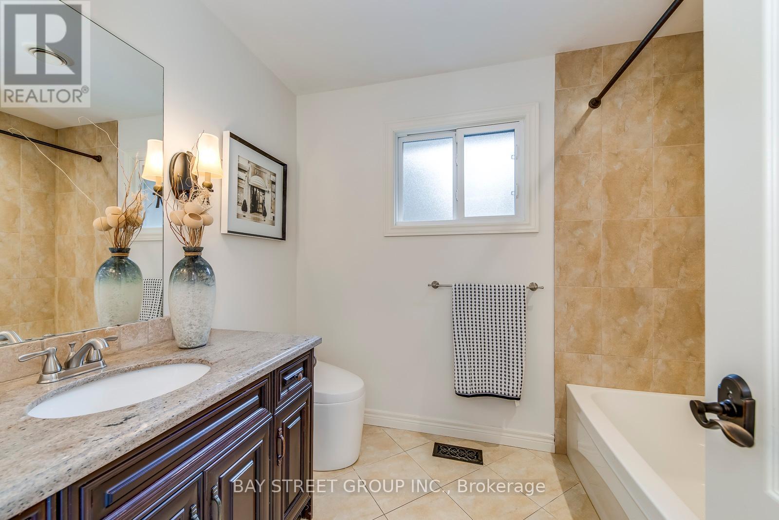 Photo 42 of 246 Beechfield Road, Oakville ON