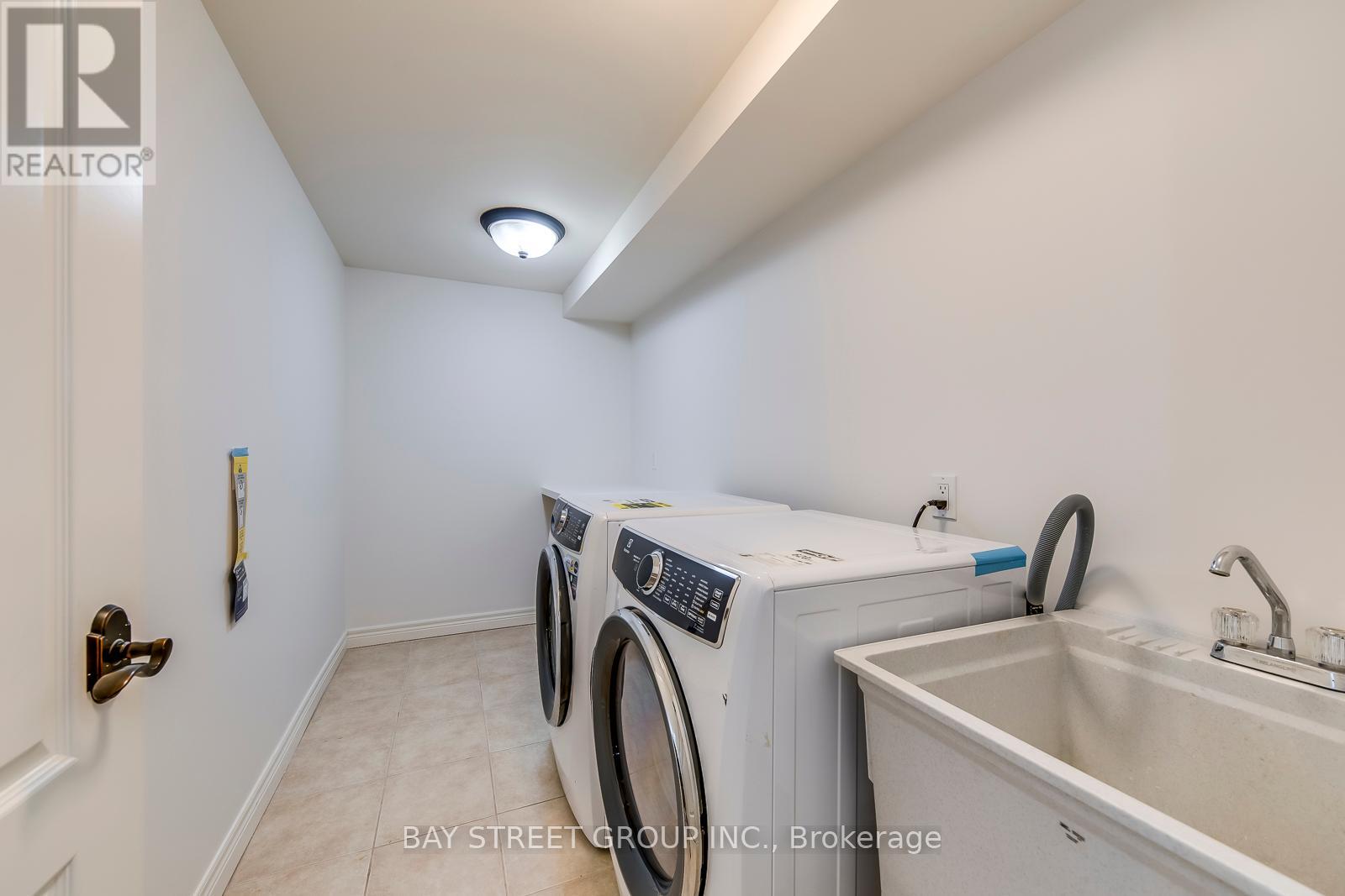 Photo 45 of 246 Beechfield Road, Oakville ON