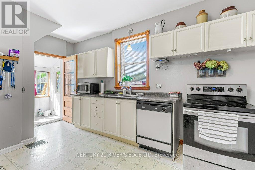 Photo 11 of 74 Garden Street, Brockville ON