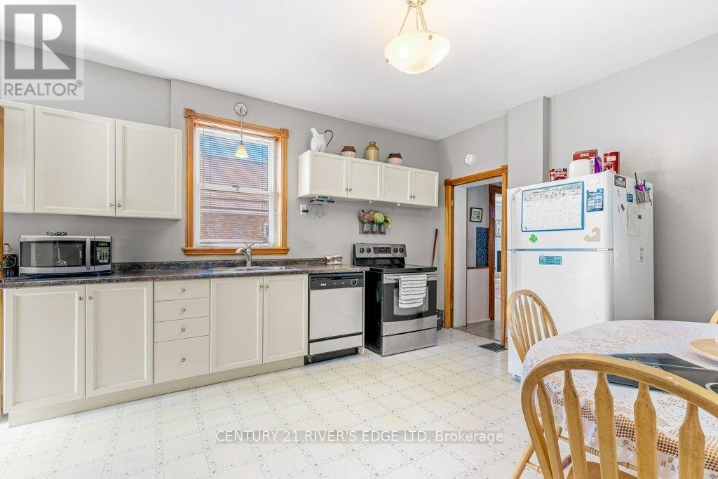 Photo 14 of 74 Garden Street, Brockville ON