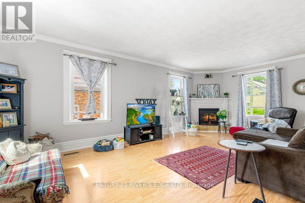 Photo 16 of 74 Garden Street, Brockville ON