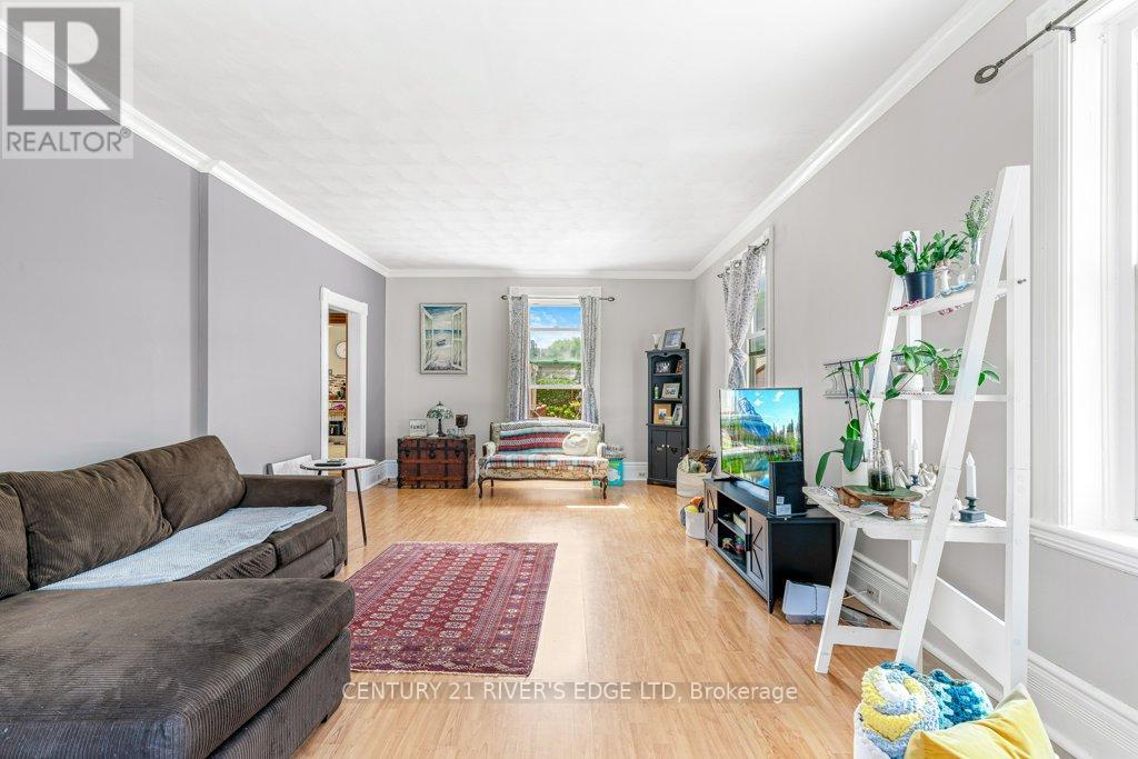 Photo 17 of 74 Garden Street, Brockville ON