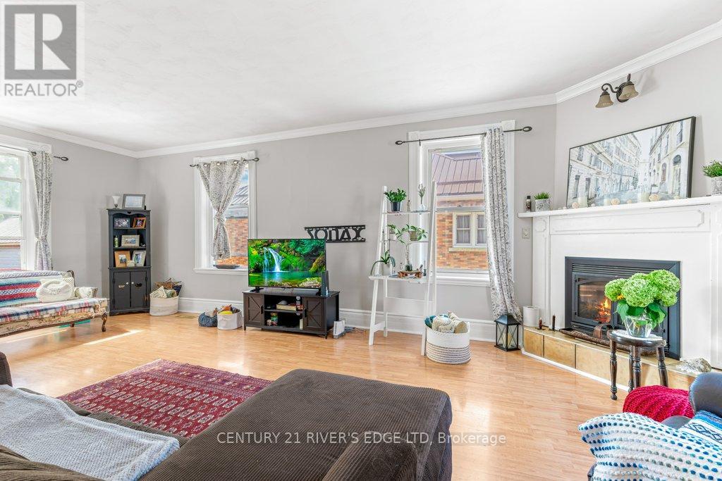 Photo 18 of 74 Garden Street, Brockville ON
