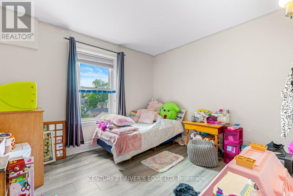 Photo 24 of 74 Garden Street, Brockville ON