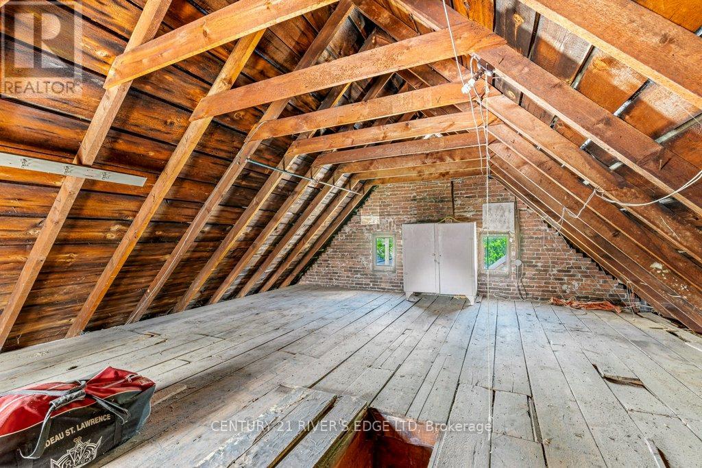 Photo 26 of 74 Garden Street, Brockville ON