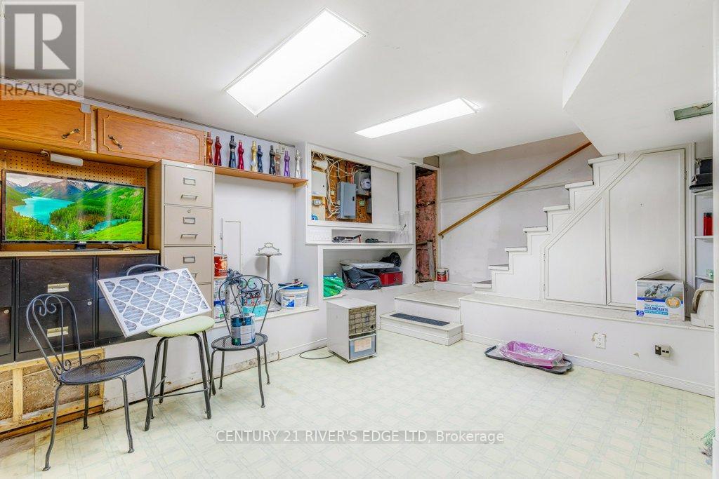 Photo 27 of 74 Garden Street, Brockville ON