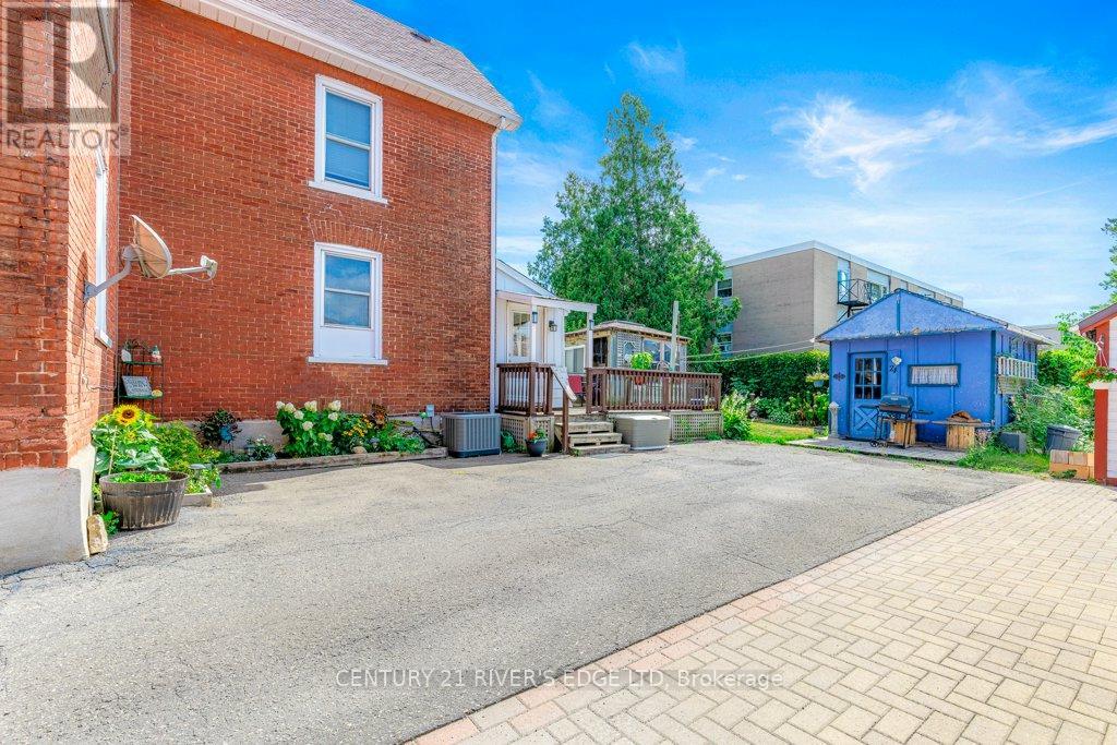 Photo 3 of 74 Garden Street, Brockville ON