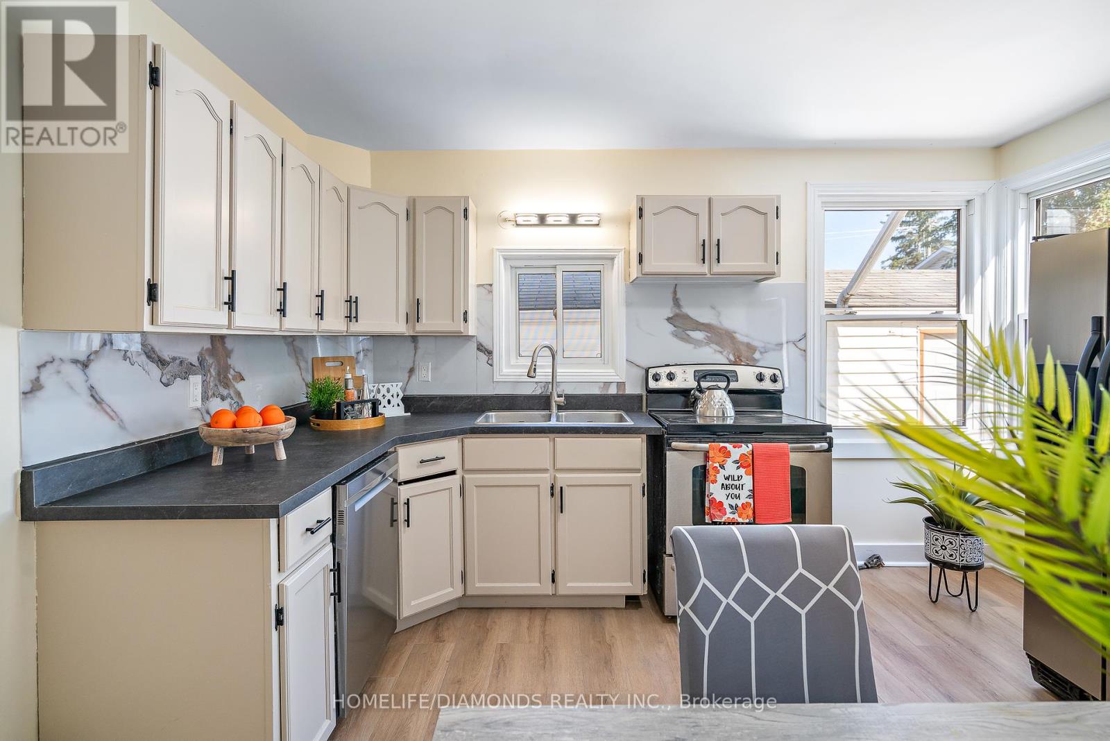 Photo 11 of 5782 Byng Avenue, Niagara Falls ON