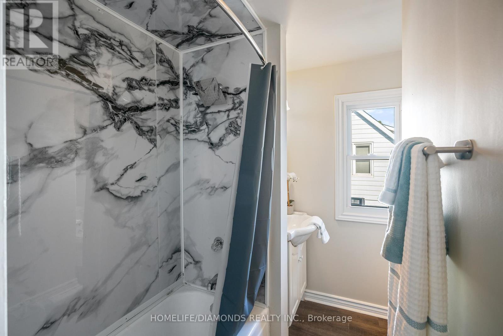 Photo 17 of 5782 Byng Avenue, Niagara Falls ON