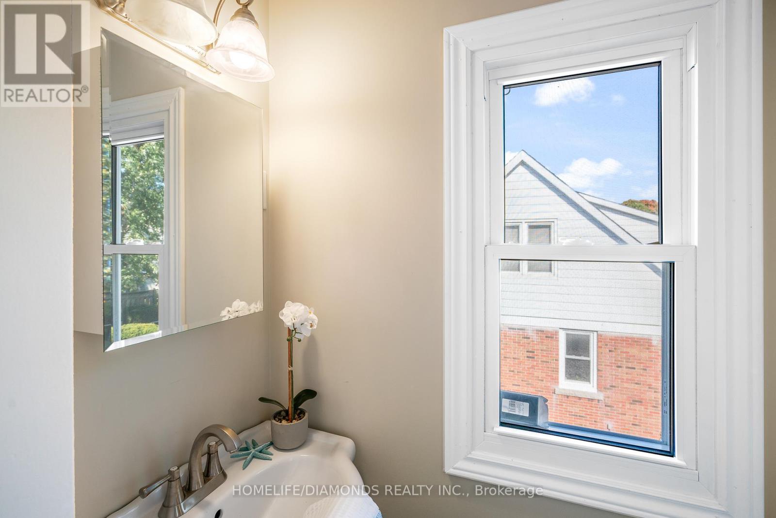 Photo 18 of 5782 Byng Avenue, Niagara Falls ON