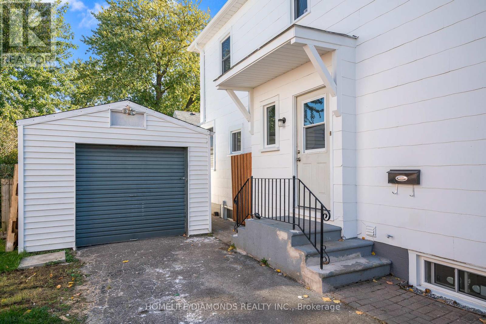 Photo 4 of 5782 Byng Avenue, Niagara Falls ON