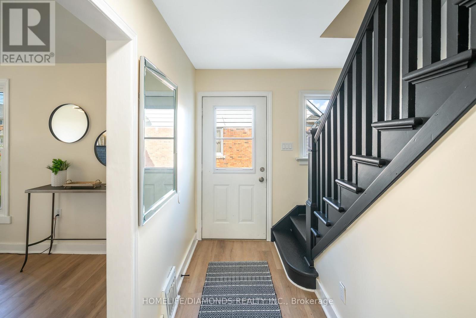 Photo 5 of 5782 Byng Avenue, Niagara Falls ON