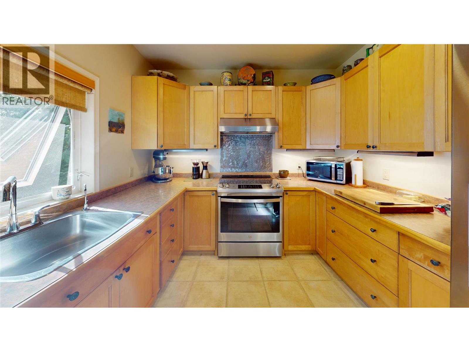 16317 Cedar Road, Crawford Bay