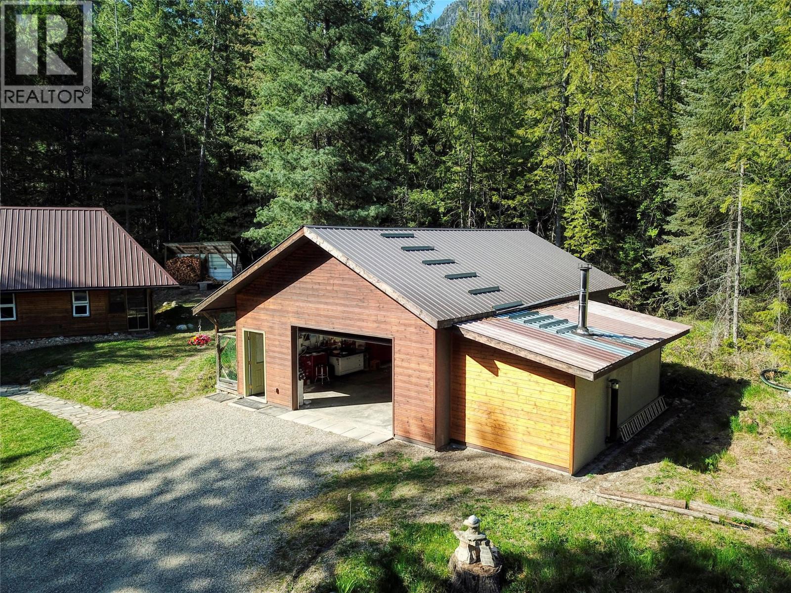 16317 Cedar Road, Crawford Bay