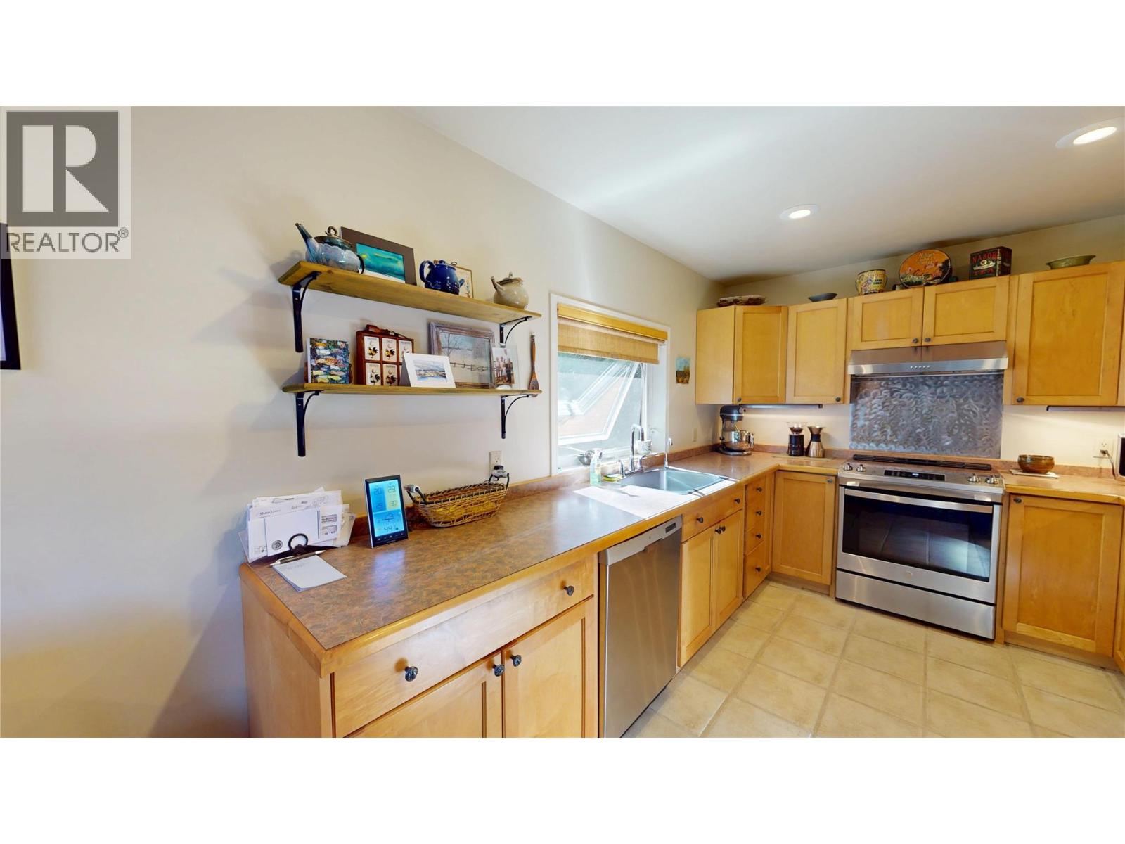 16317 Cedar Road, Crawford Bay