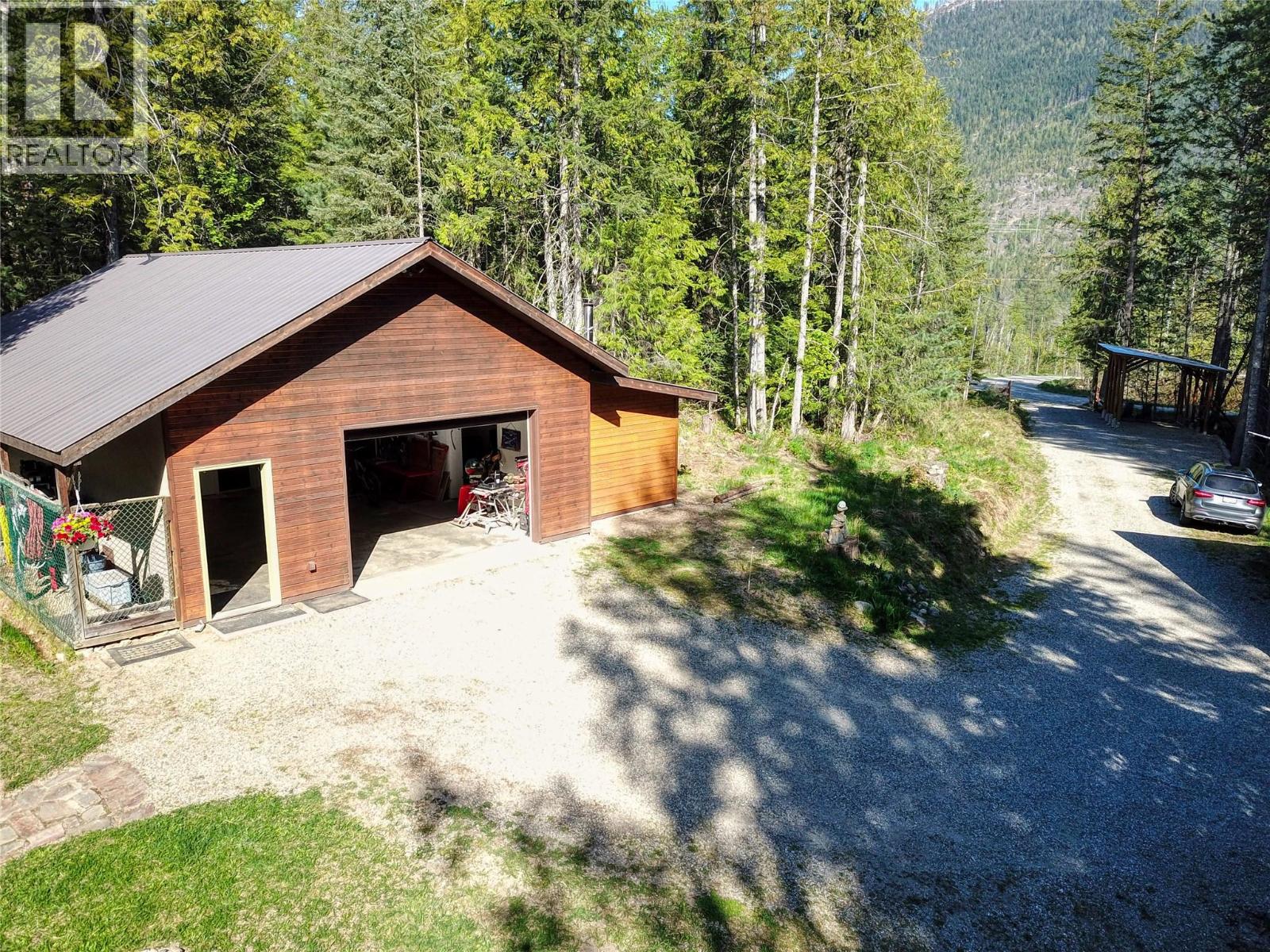 16317 Cedar Road, Crawford Bay