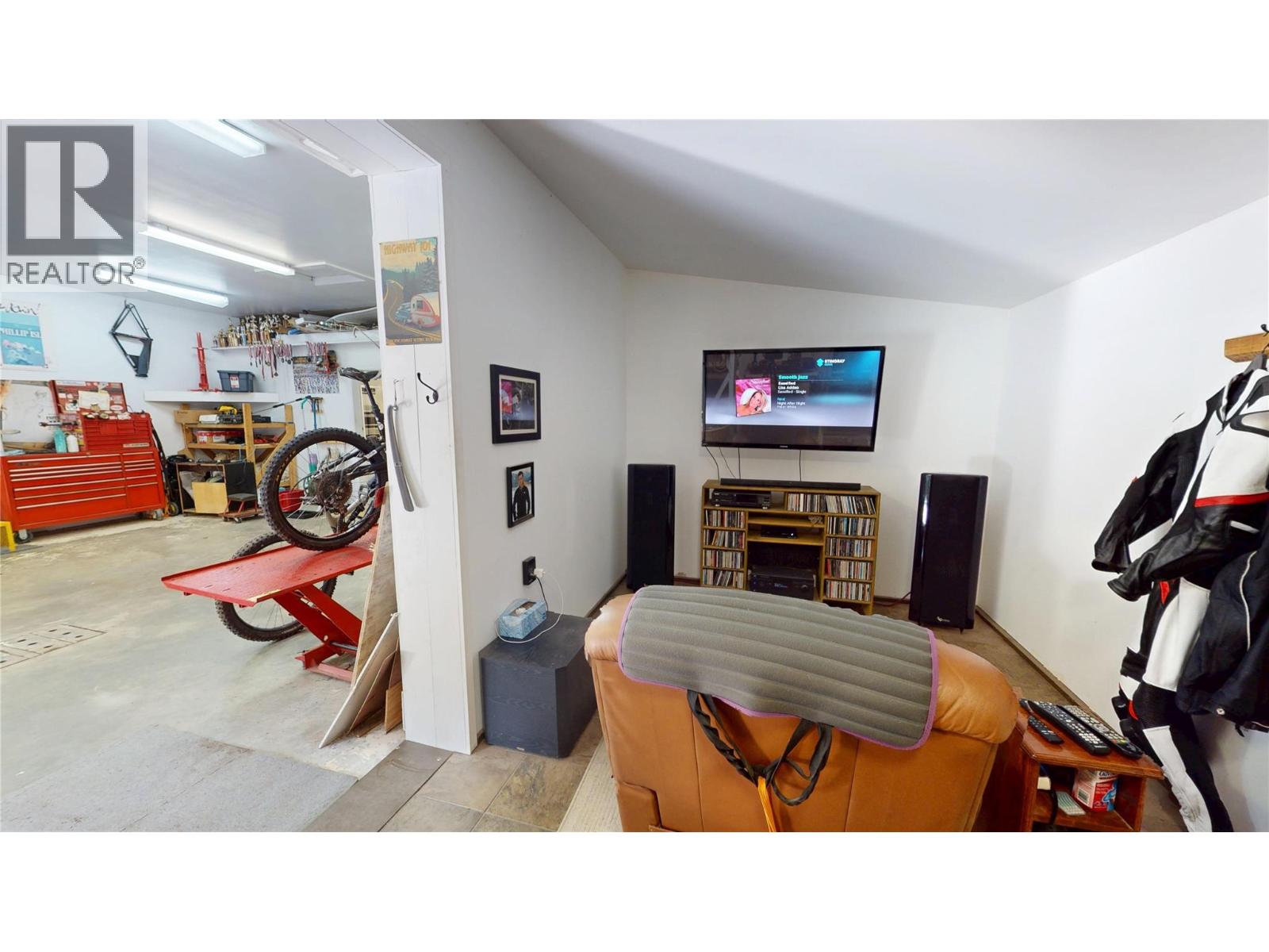 16317 Cedar Road, Crawford Bay