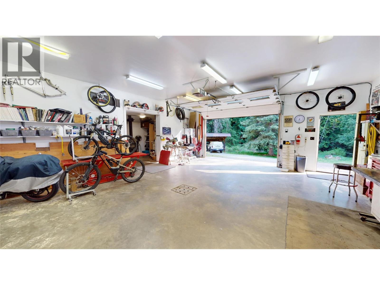 16317 Cedar Road, Crawford Bay