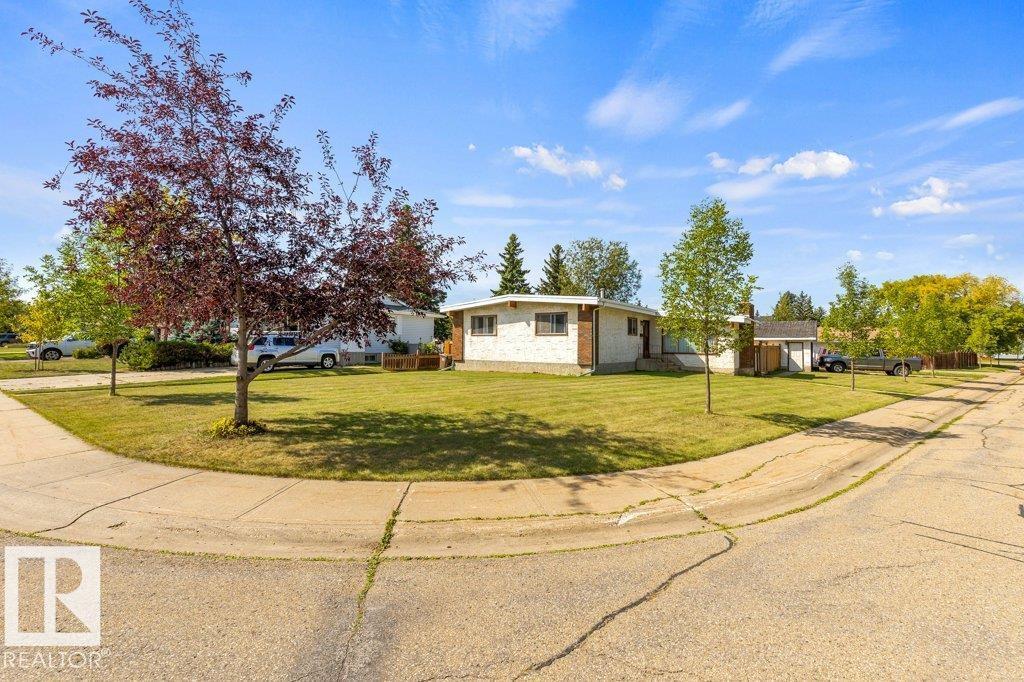 Photo 31 of 13 Lucerne Cr, St Albert AB