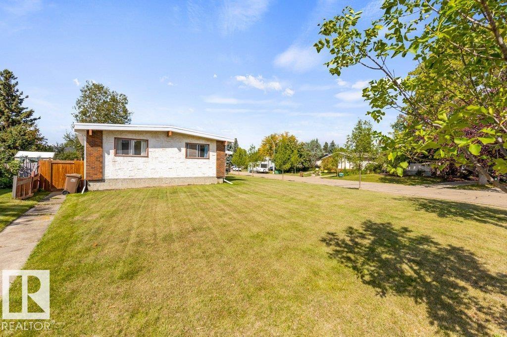 Photo 32 of 13 Lucerne Cr, St Albert AB