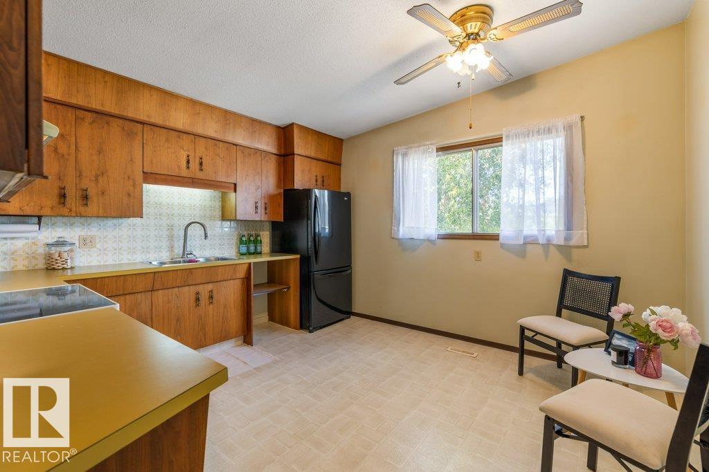 Photo 9 of 13 Lucerne Cr, St Albert AB