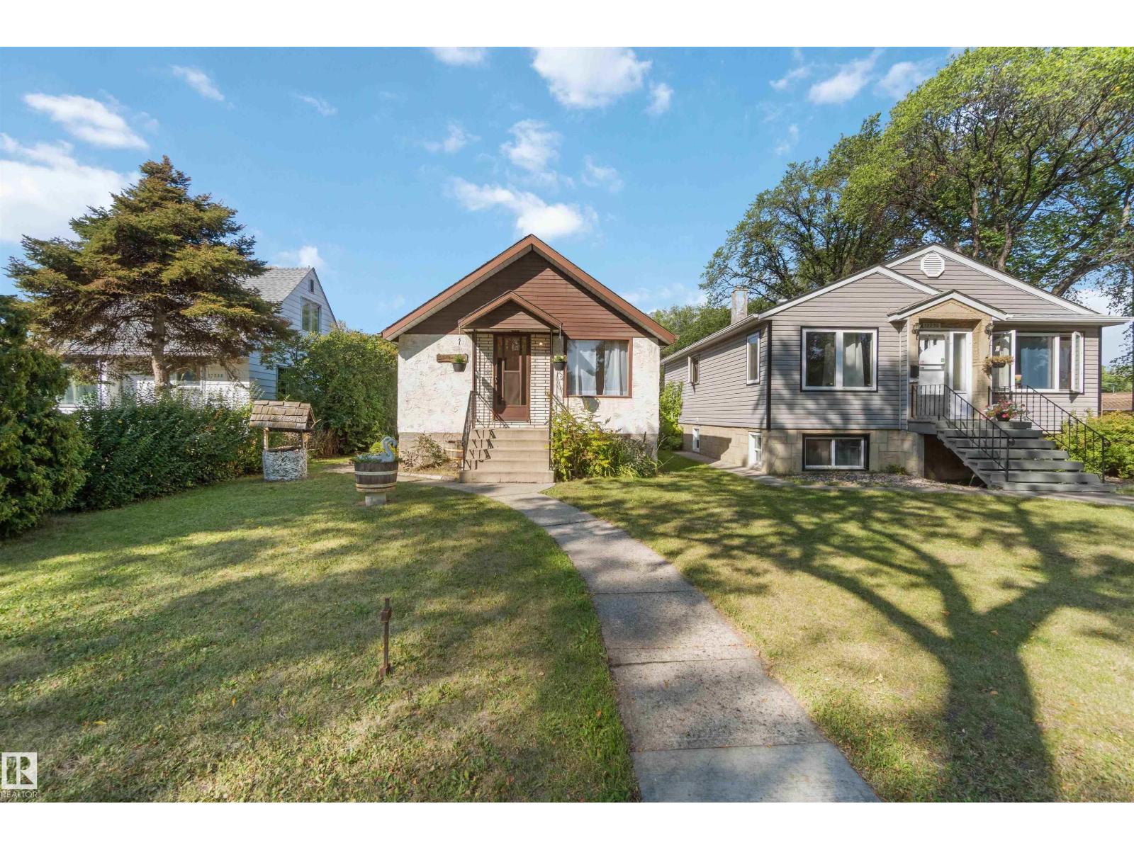 Photo 2 of 12248 105 St Nw, Edmonton AB