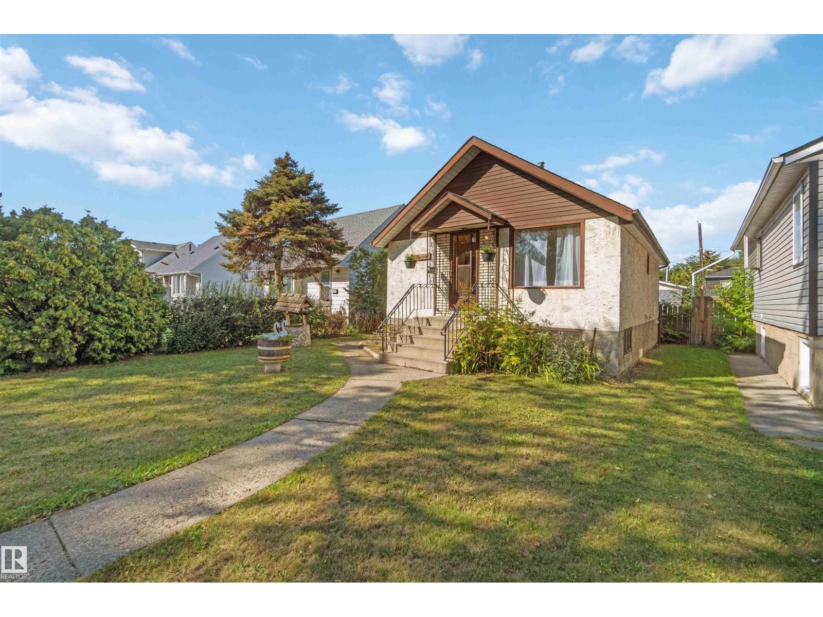 Photo 3 of 12248 105 St Nw, Edmonton AB
