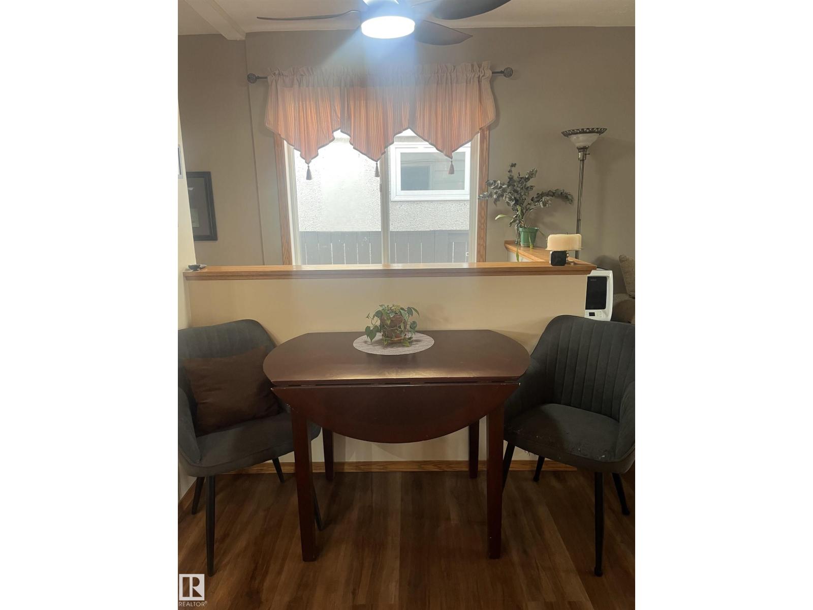 Photo 11 of 16050 95 Av Nw, Edmonton AB
