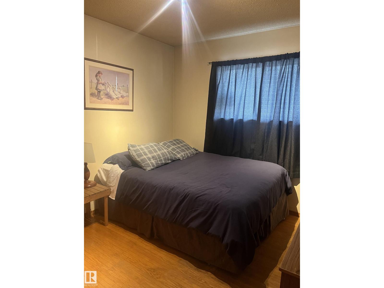 Photo 9 of 16050 95 Av Nw, Edmonton AB