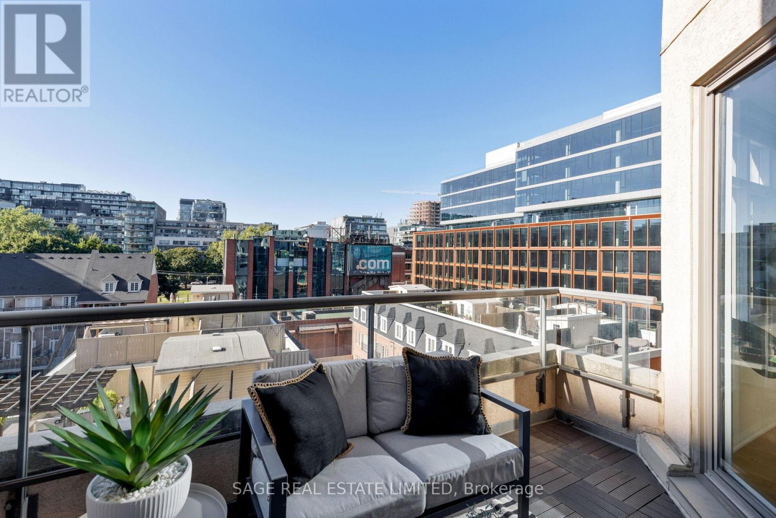 Photo 6 of 615 550 Front Street W, Toronto ON