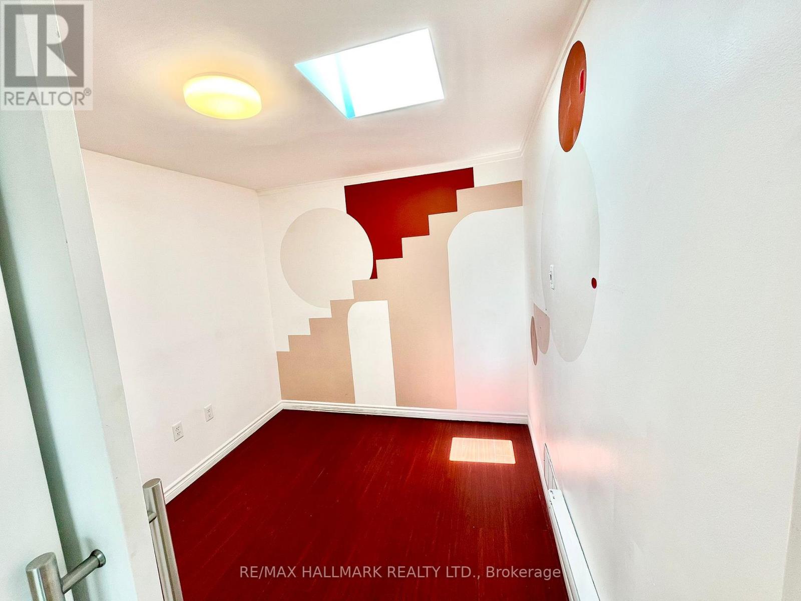 Photo 10 of Main 866 Bathurst Street, Toronto ON