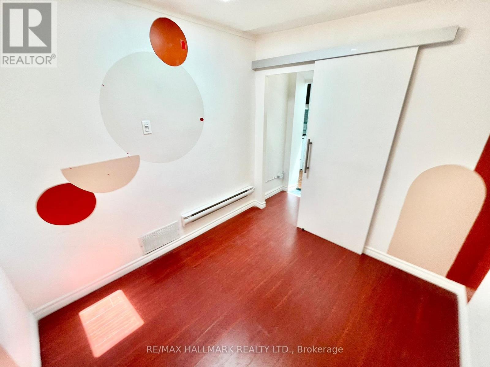 Photo 11 of Main 866 Bathurst Street, Toronto ON