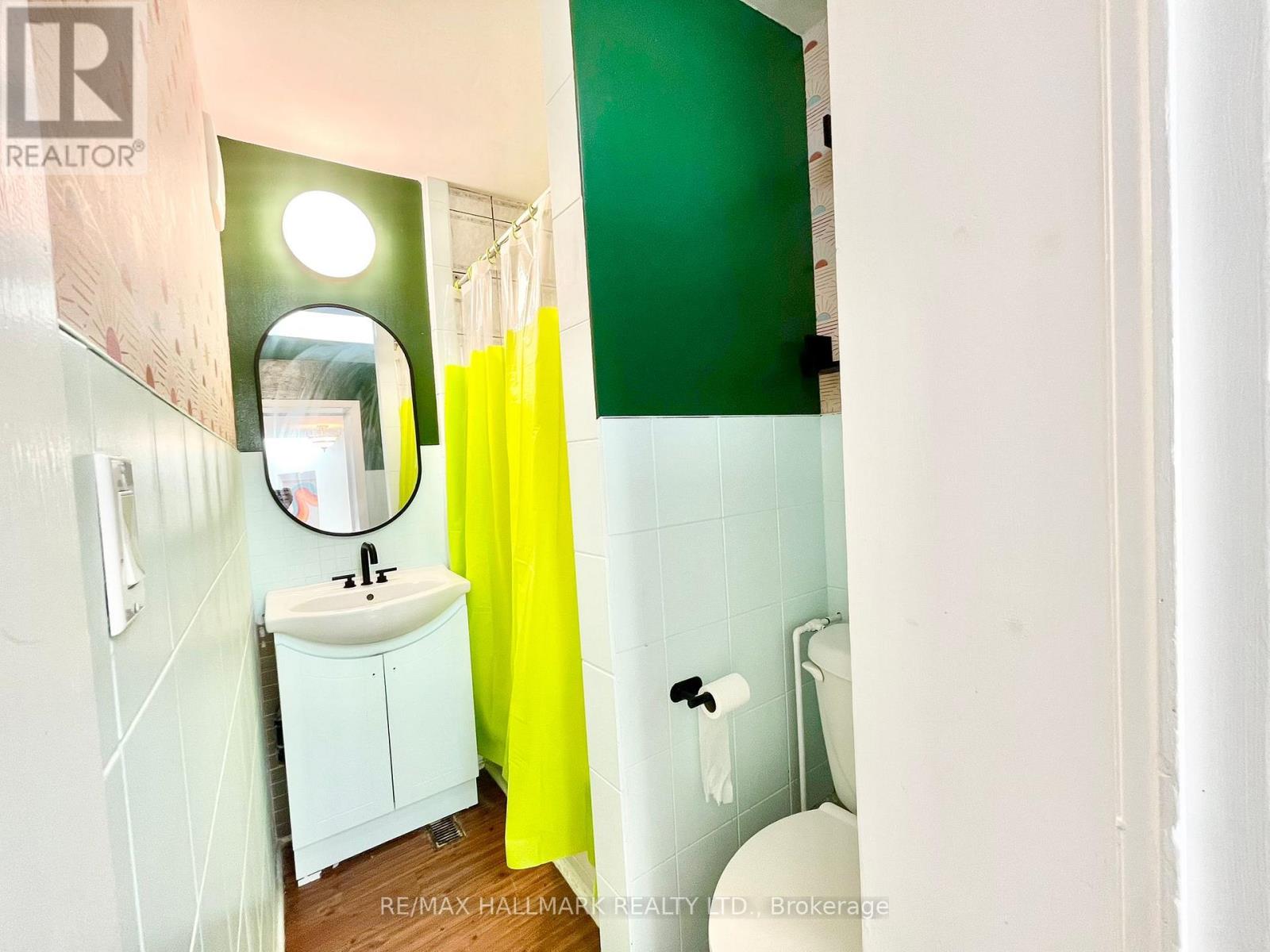 Photo 8 of Main 866 Bathurst Street, Toronto ON