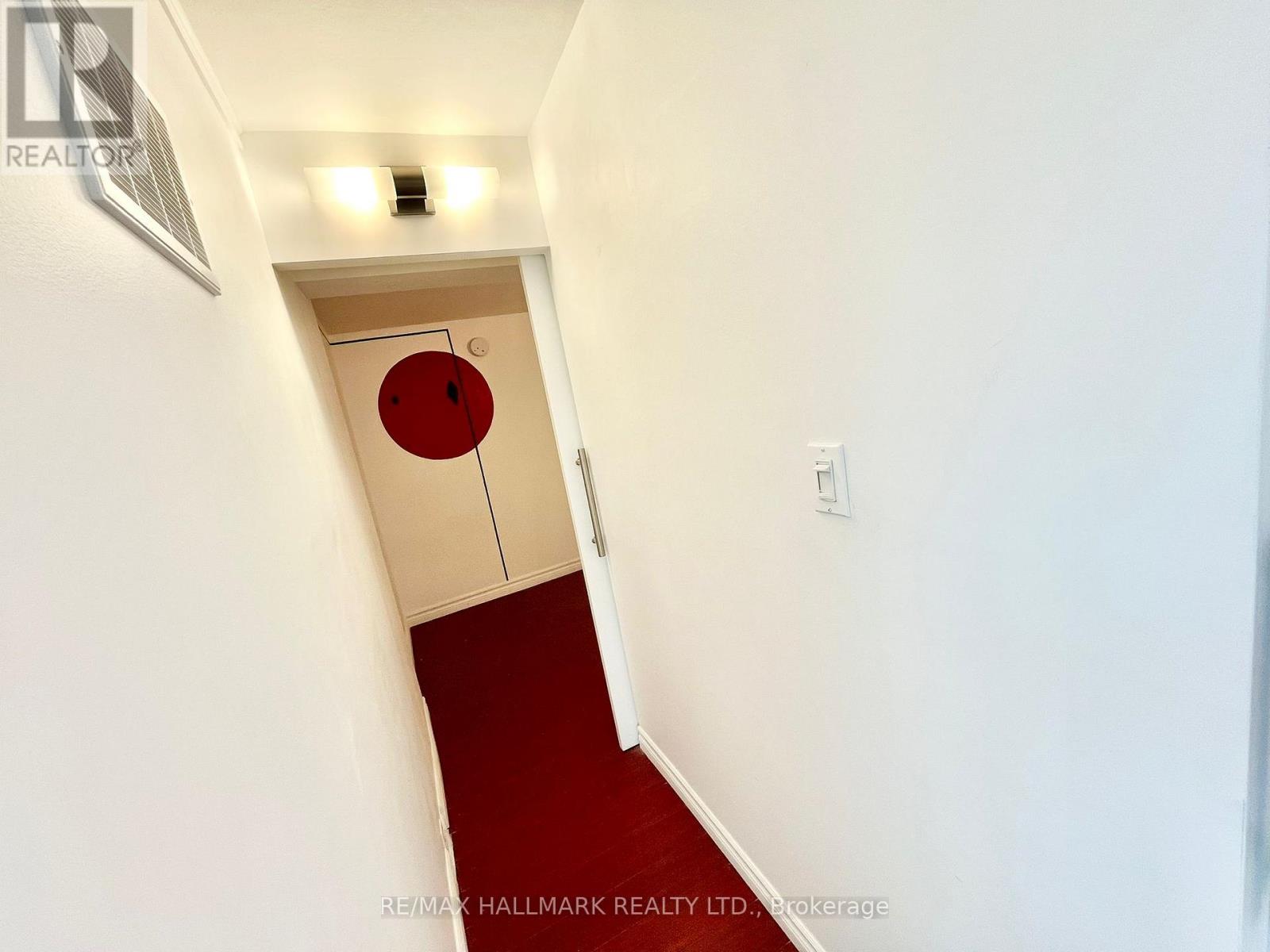 Photo 9 of Main 866 Bathurst Street, Toronto ON