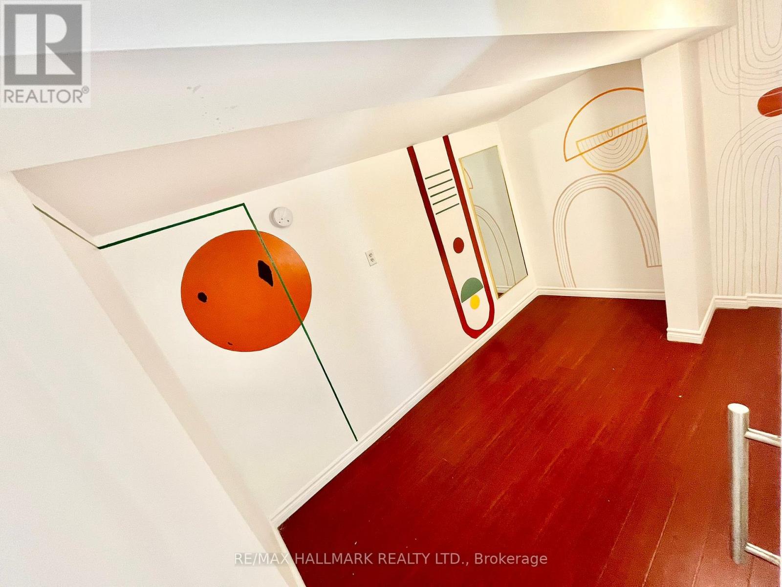 Photo 14 of Main 866 Bathurst Street, Toronto ON