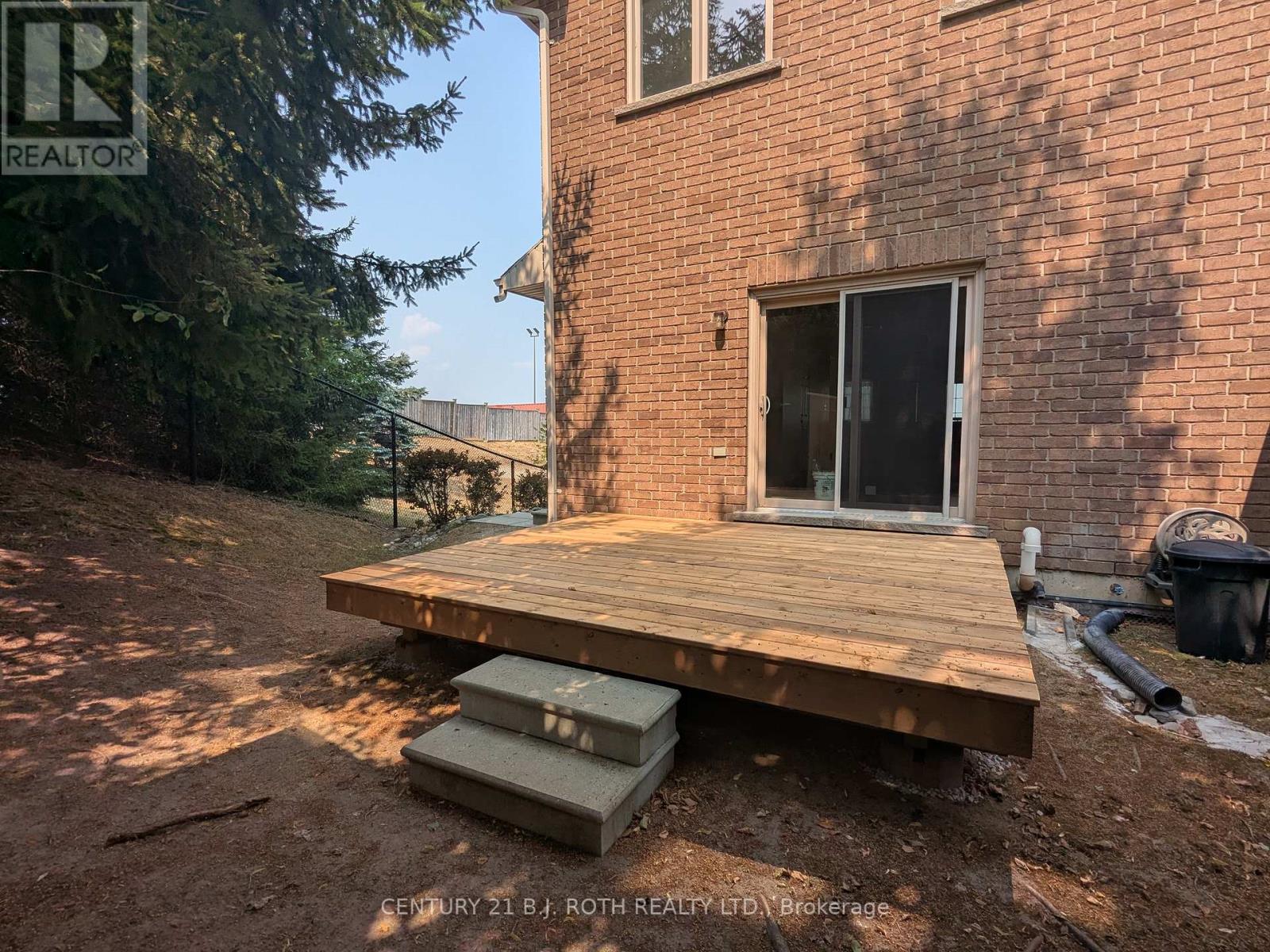 Photo 8 of 2 175 Stanley Street, Barrie ON