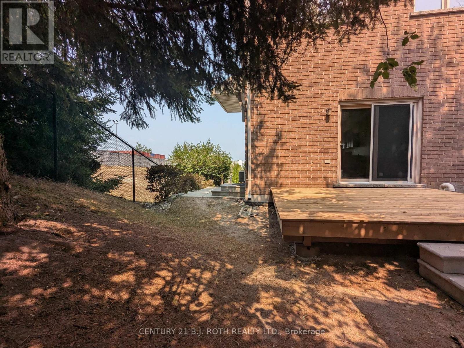 Photo 9 of 2 175 Stanley Street, Barrie ON