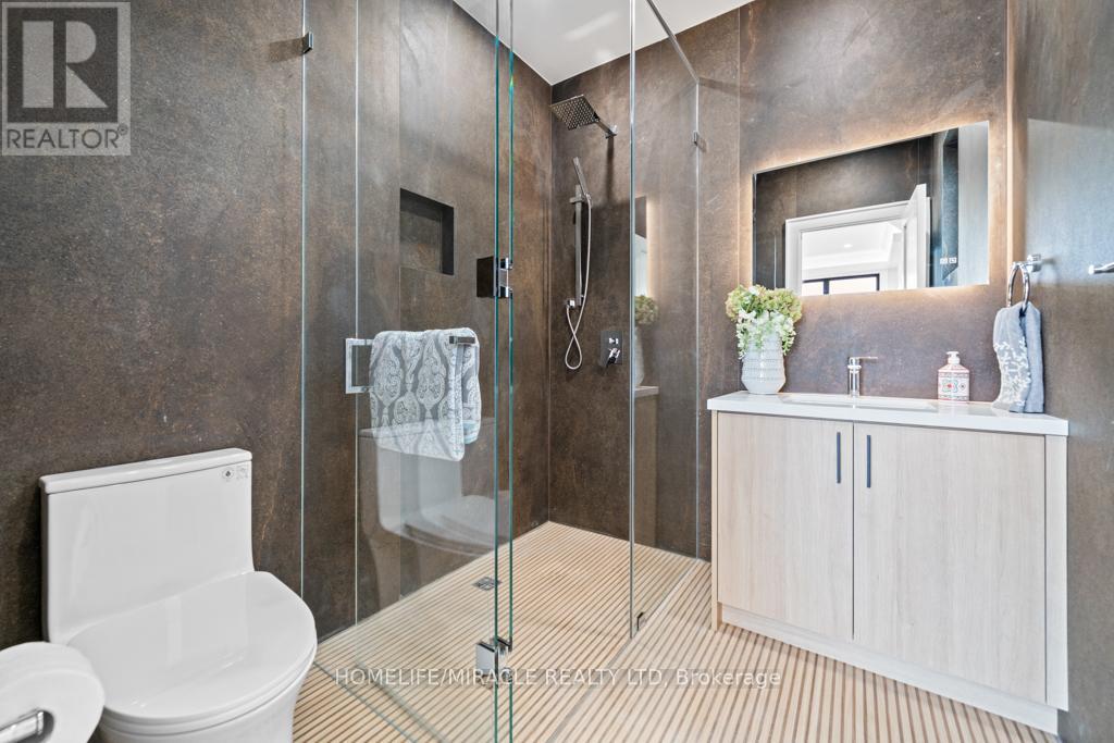 Photo 35 of 282 Maurice Drive, Oakville ON