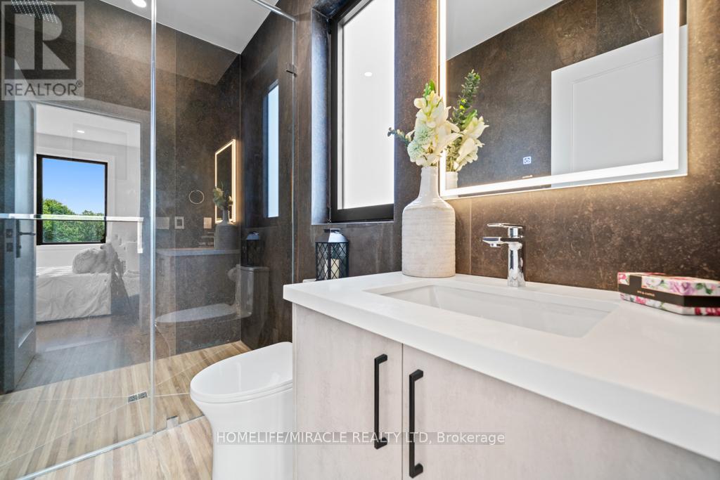 Photo 29 of 282 Maurice Drive, Oakville ON