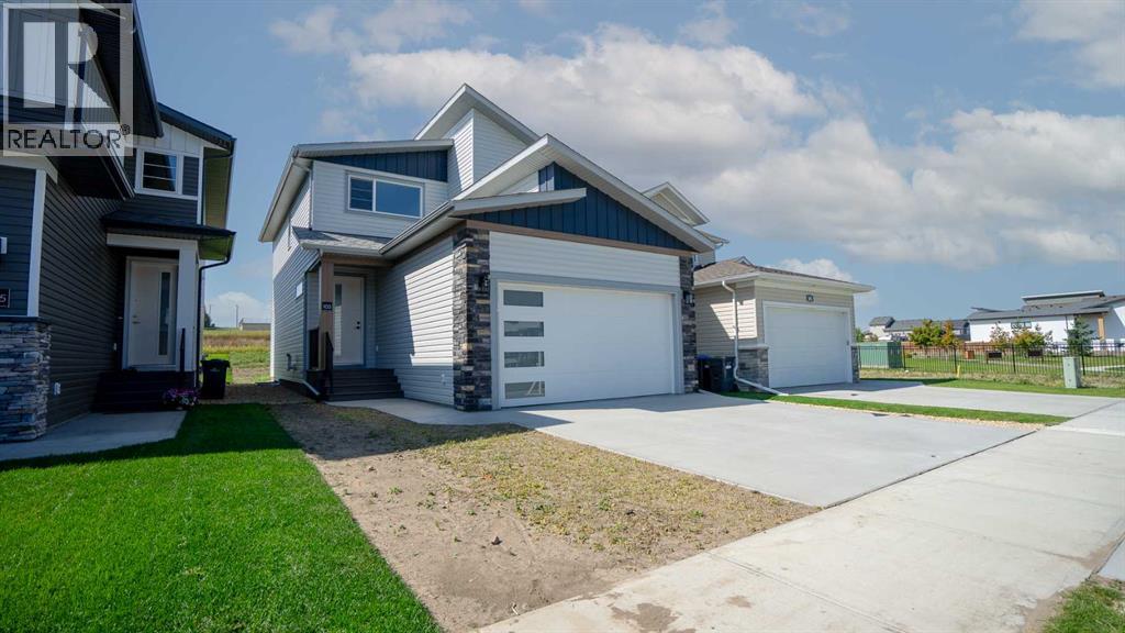 Photo 3 of 103 Crestview Boulevard, Sylvan Lake AB