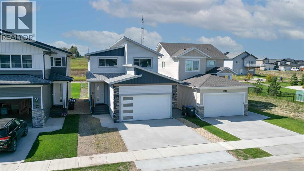 Photo 4 of 103 Crestview Boulevard, Sylvan Lake AB