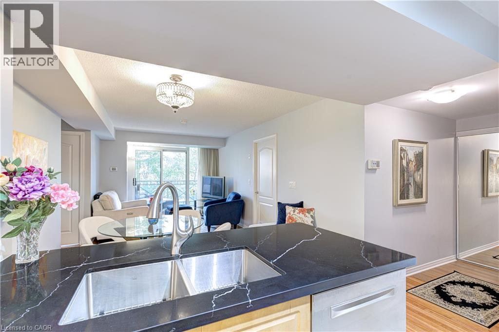 Photo 8 of 205 The Donway W Unit 415, Toronto ON