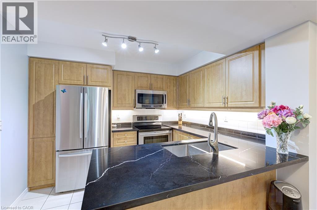 Photo 4 of 205 The Donway W Unit 415, Toronto ON