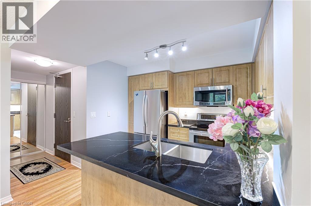 Photo 7 of 205 The Donway W Unit 415, Toronto ON